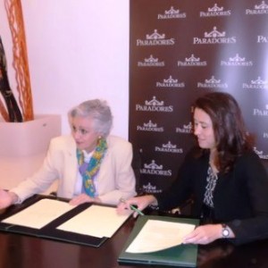 María Angeles Alarcó, Presidenta de Paradores y Elisa Nicolás> Correa, presidenta de la AEB